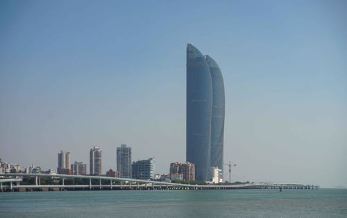 位于海邊的廈門雙塔,設(shè)計(jì)師說像風(fēng)帆,市民卻覺得是兩把刀